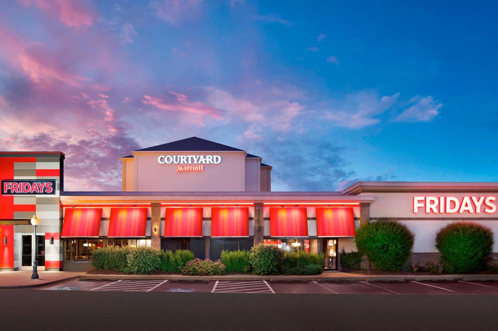 Отель Courtyard Chicago Midway Airport Bedford Park Экстерьер фото