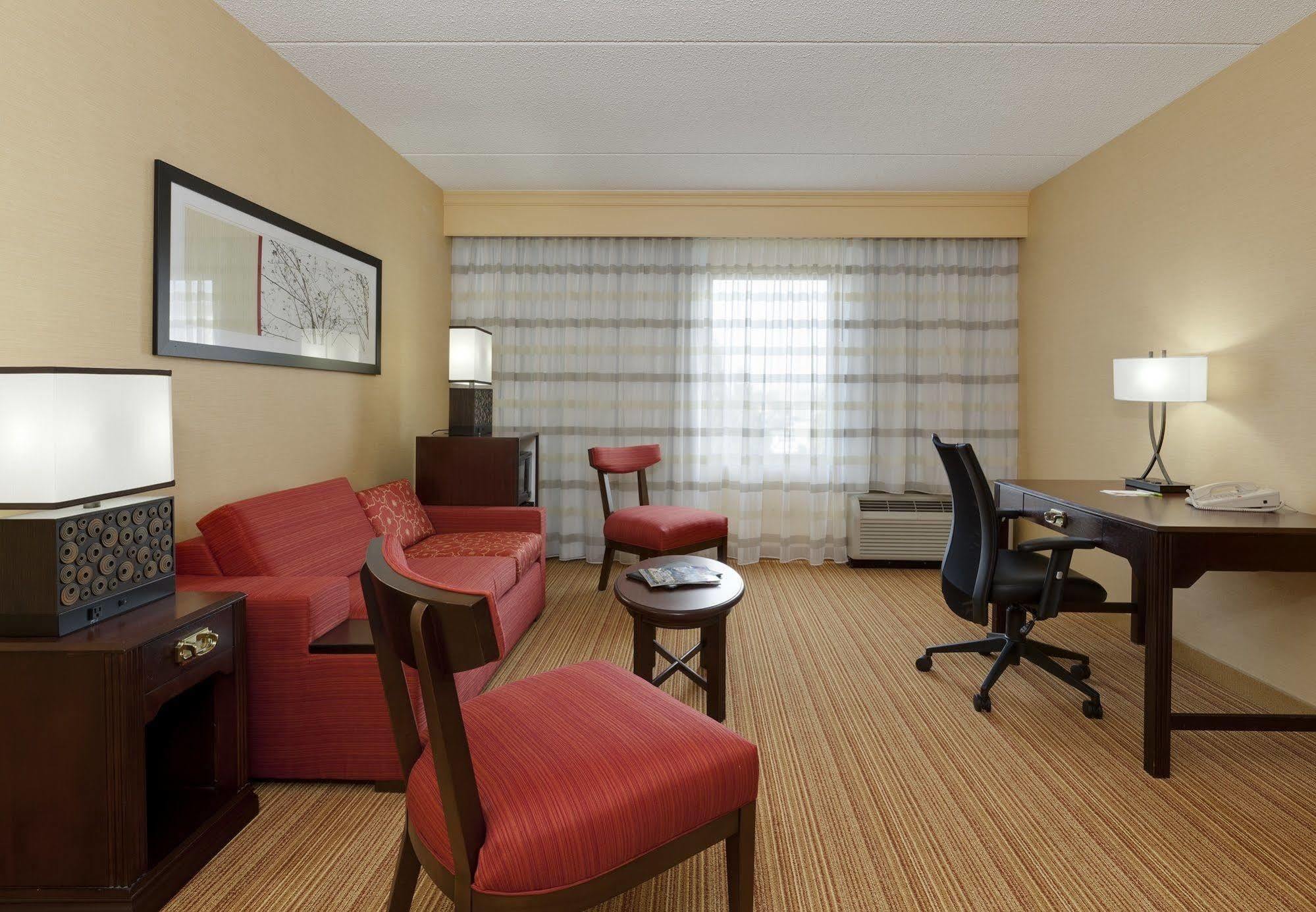 Отель Courtyard Chicago Midway Airport Bedford Park Экстерьер фото