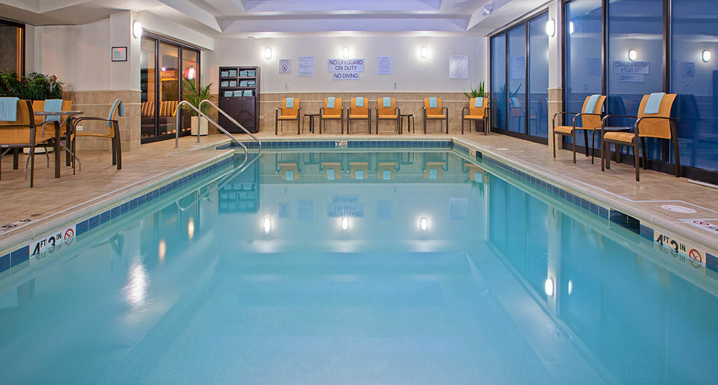 Отель Courtyard Chicago Midway Airport Bedford Park Экстерьер фото
